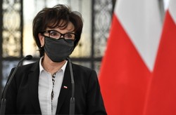 Limuzyna Witek wpadła na czerwonym świetle. "Wyprzedziła Legię i Tuska"