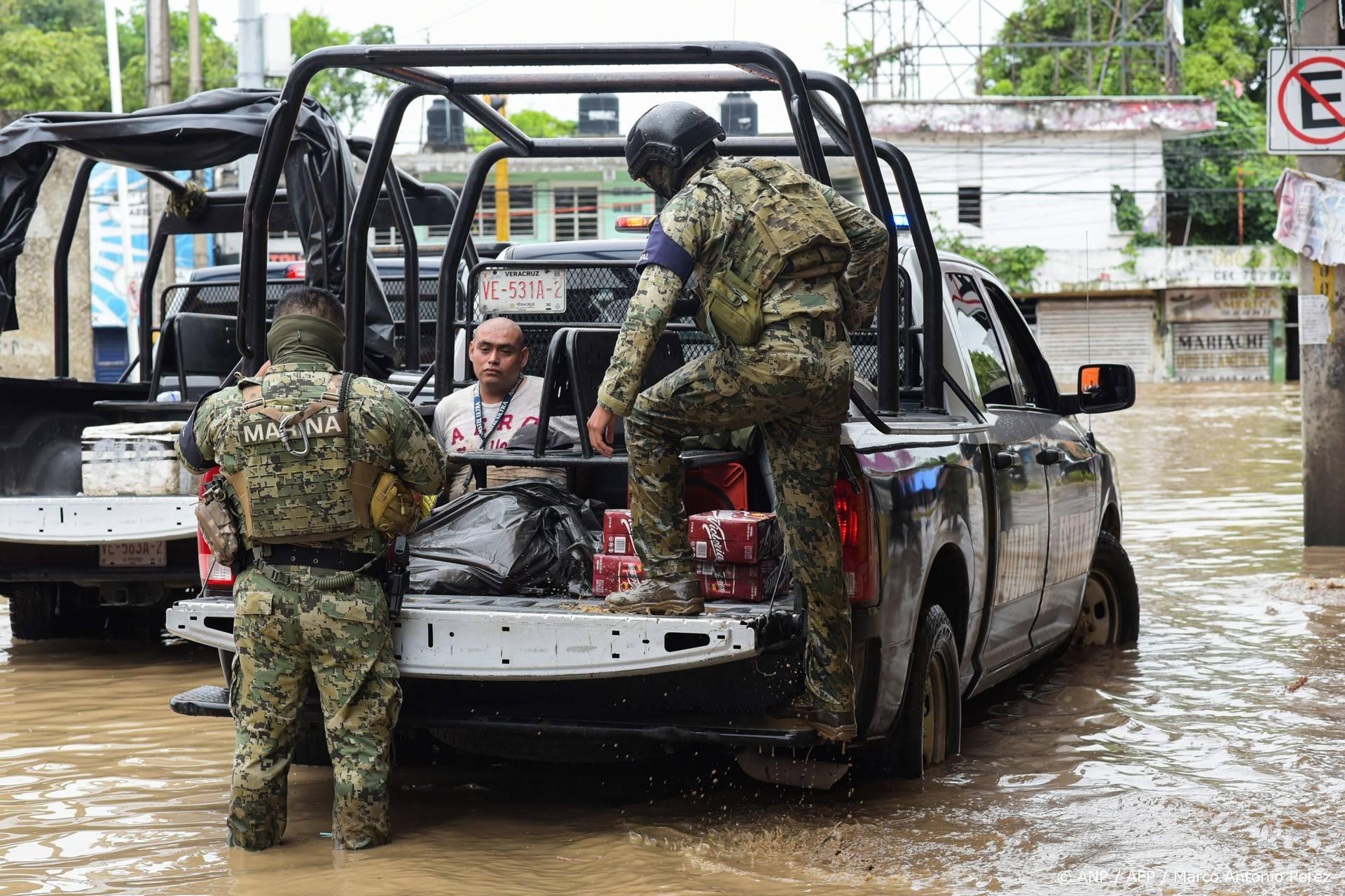 27 doden door noodweer Mexico - duizenden militairen ingezet