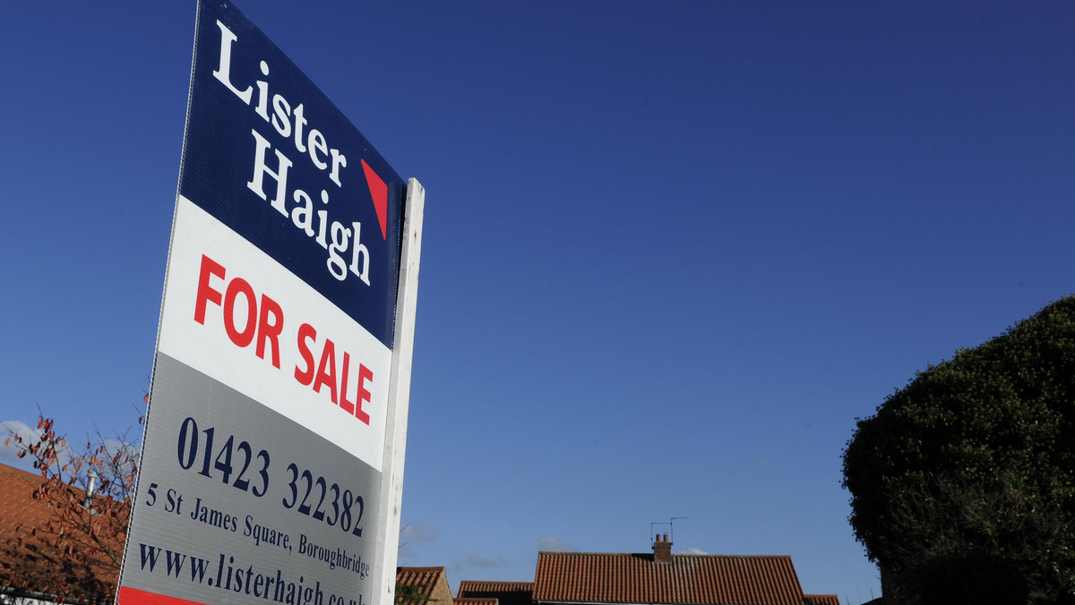 W styczniu spadły ceny nieruchomości w Wielkiej Brytanii - czytamy na stronie bbc.co.uk.