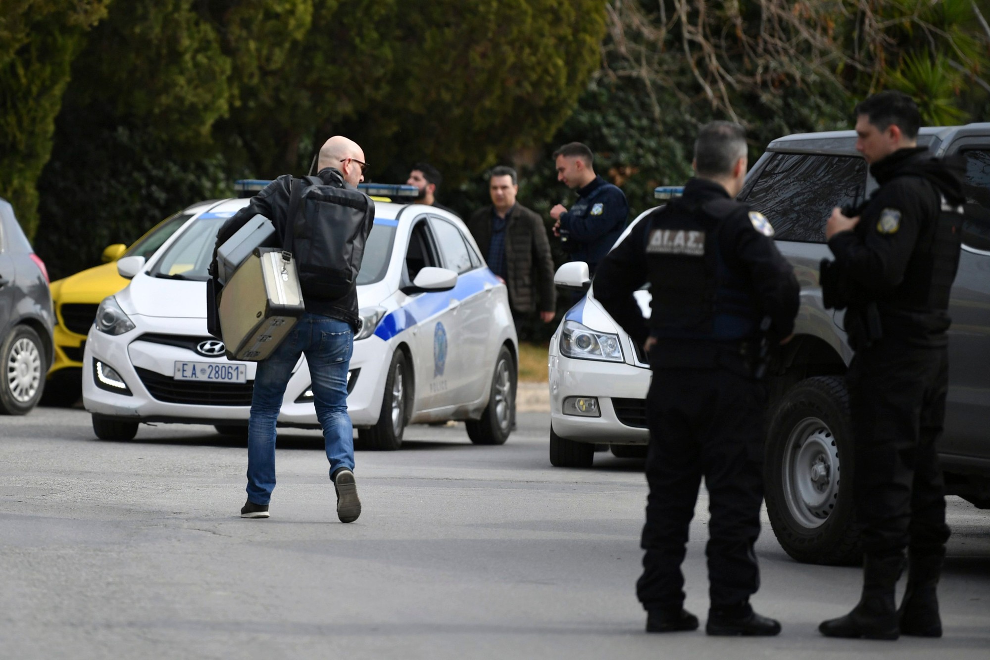 Strelec na predmestí Atén zabil troch ľudí a potom aj seba.