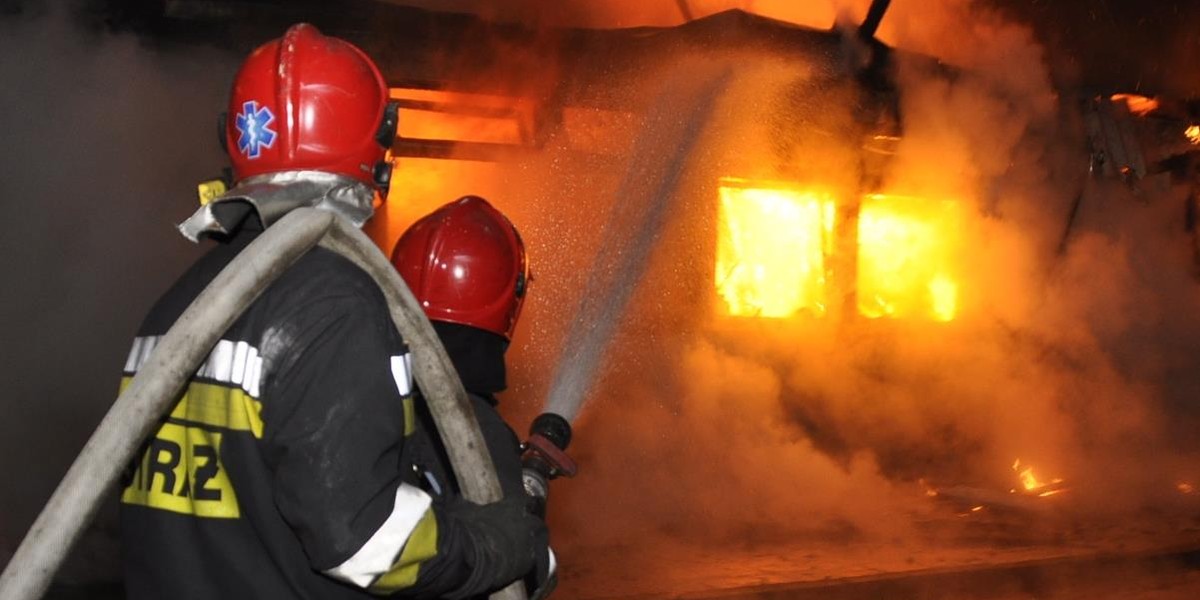 Pożar mieszkania na Mokotowie. Dwie osoby ranne