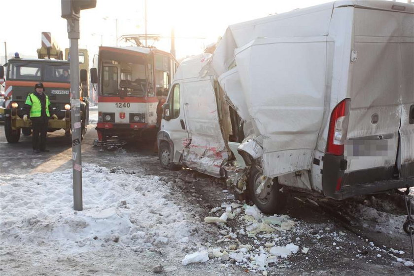 Piekarz wjechał pod tramwaj