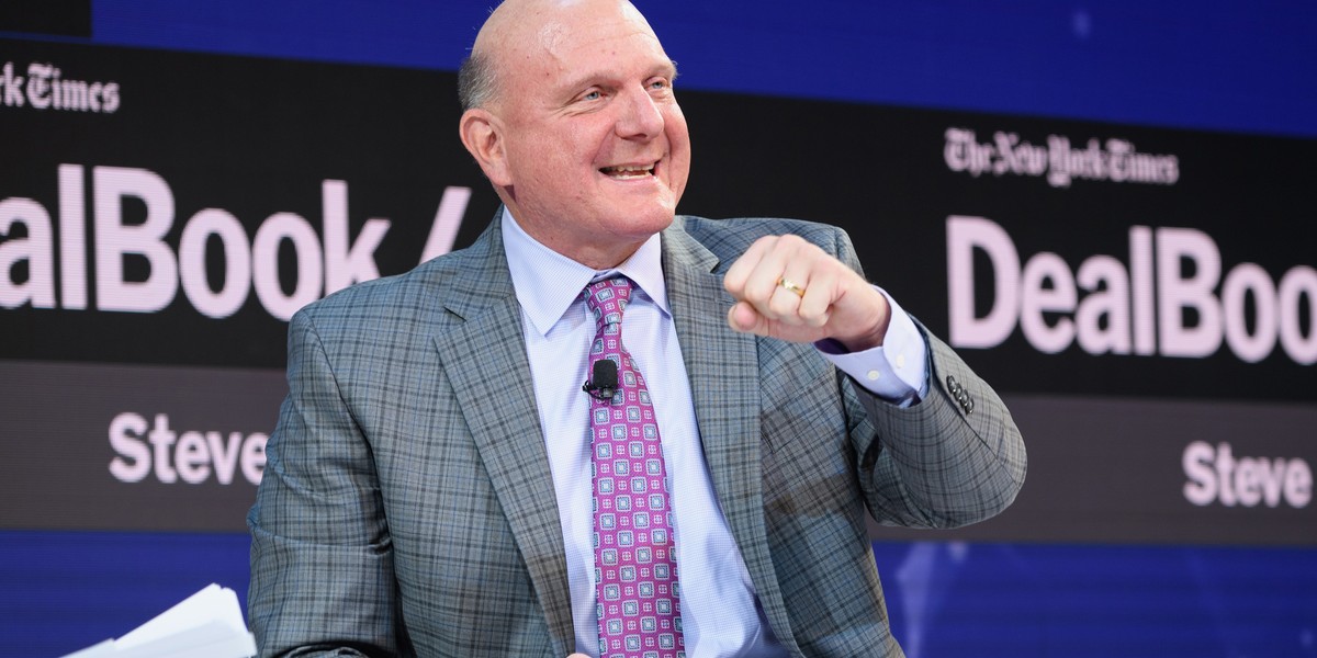 Steve Ballmer, CEO Microsoftu w latach 2000-2014, został dziewiątym centimiliarderem w historii. 