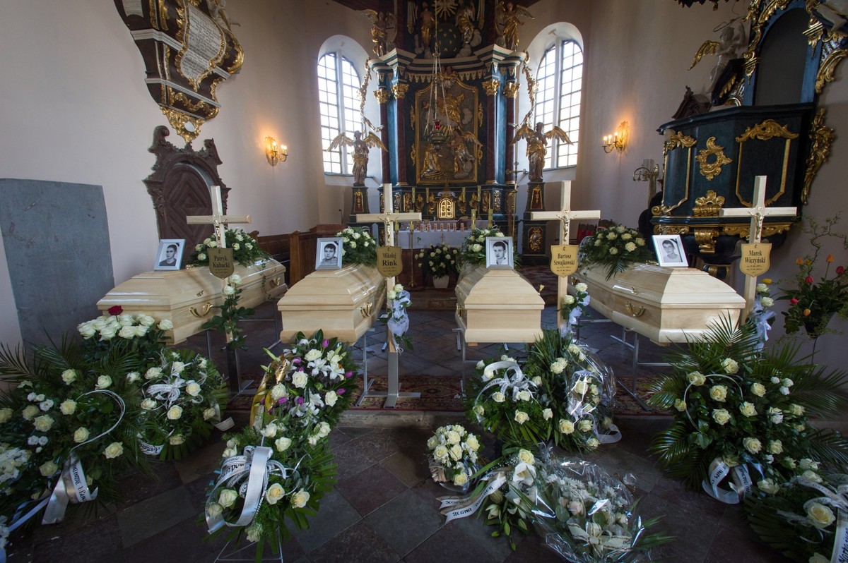 Pogrzeb czterech nastolatków, którzy zginęli w miniony weekend w wypadku samochodowym