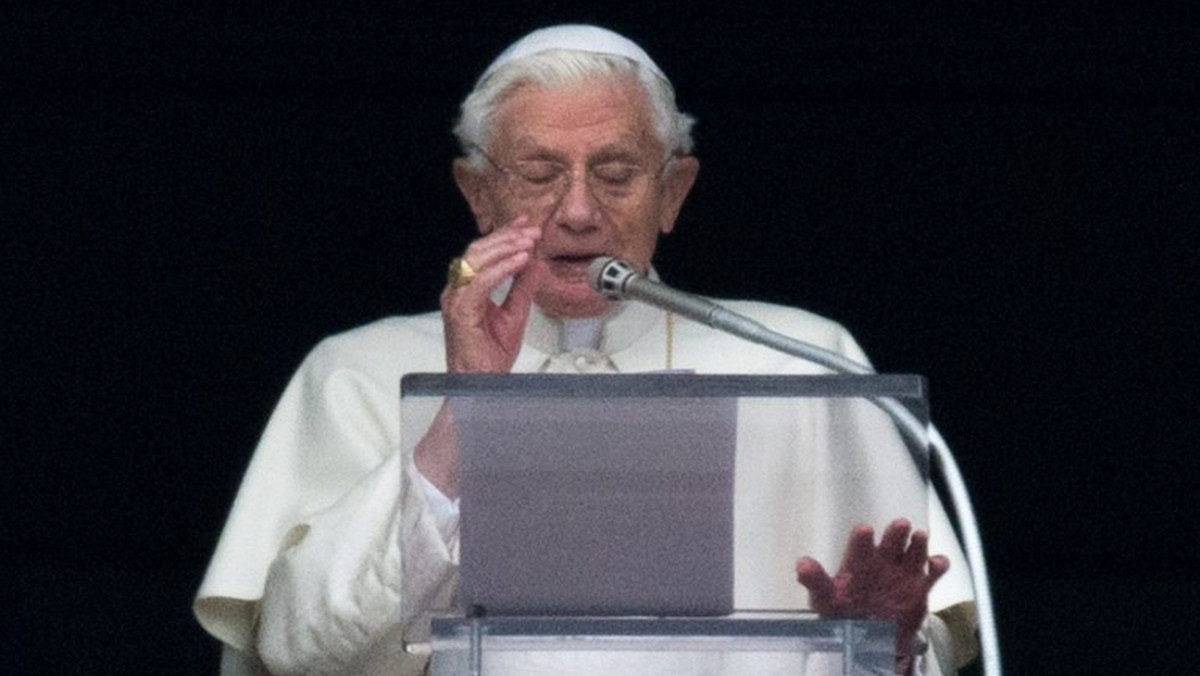 Po swej abdykacji Benedykt XVI będzie miał tytuł "emerytowanego papieża" - powiedział dziennikarzom rzecznik Watykanu ksiądz Federico Lombardi. Wyjaśnił, że nadal do obecnego papieża po ustąpieniu będzie można zwracać się "Wasza Świątobliwość".