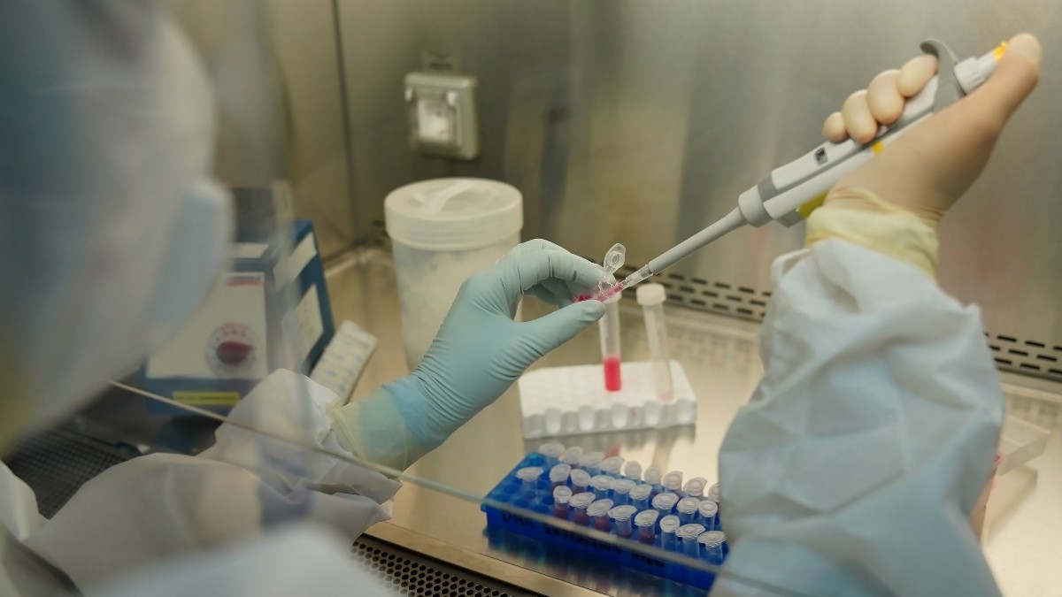 Un angajat dintr-un laborator de cercetare a ciumei din Rusia a murit din cauza unei infecții misterioase