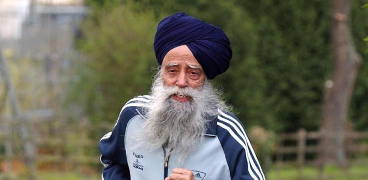 Fauja Singh w czasie maratonu w 2004 roku w Londynie.