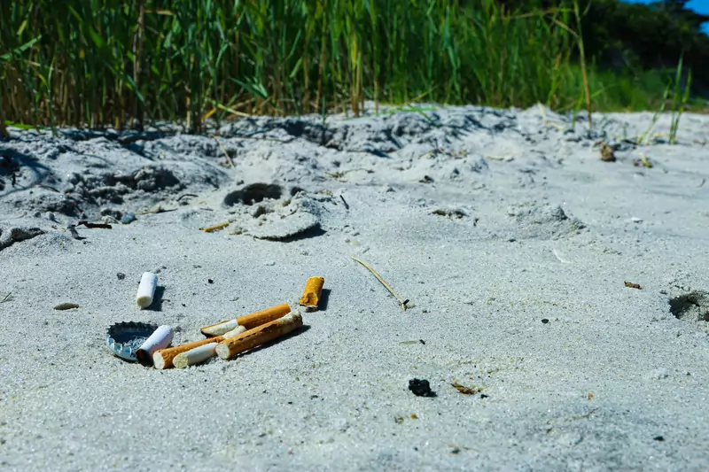 Jednym z najczęściej spotykanych odpadów są niedopałki papierosów