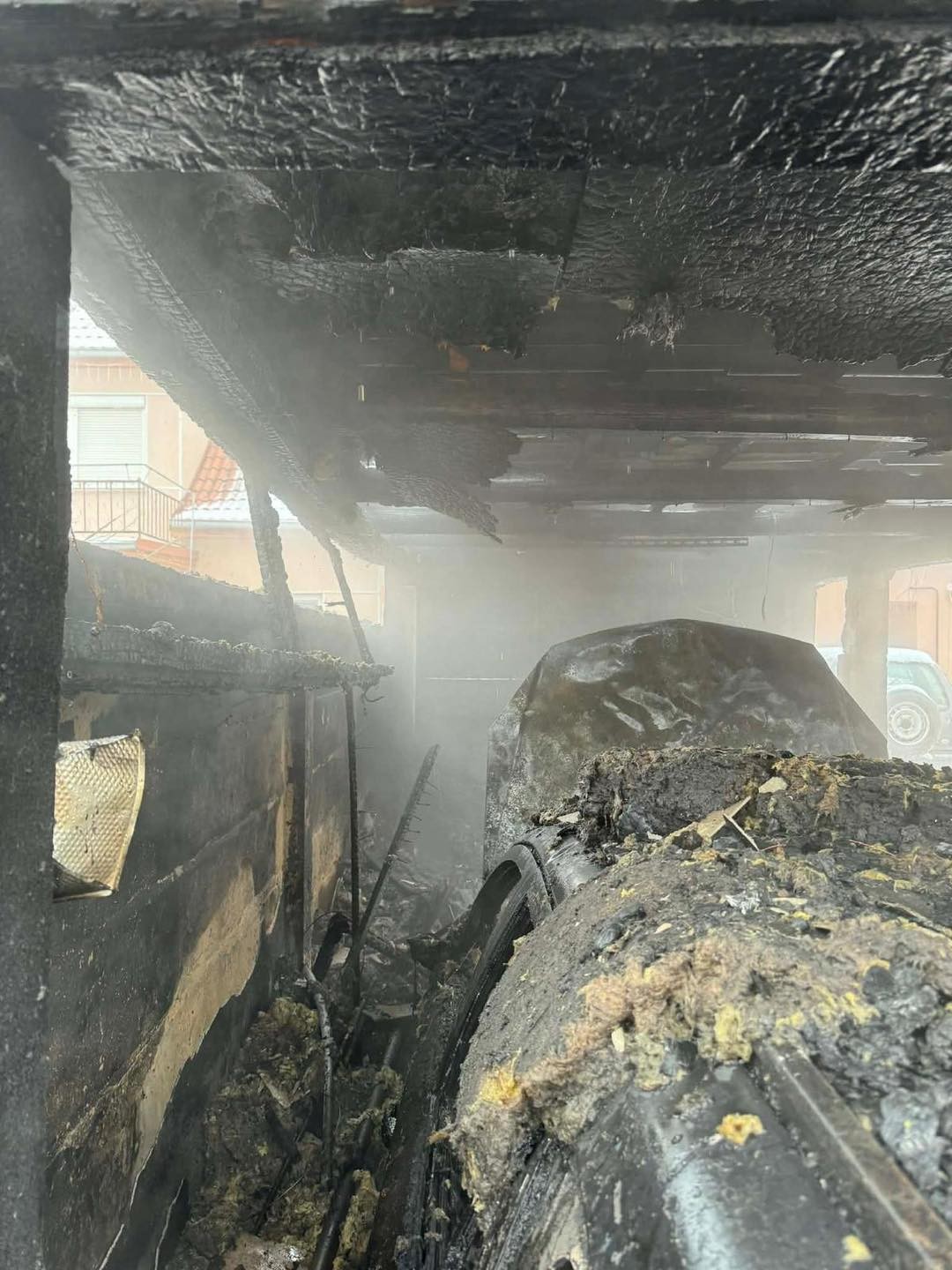 Vo Veľkom Mederi horela garáž.