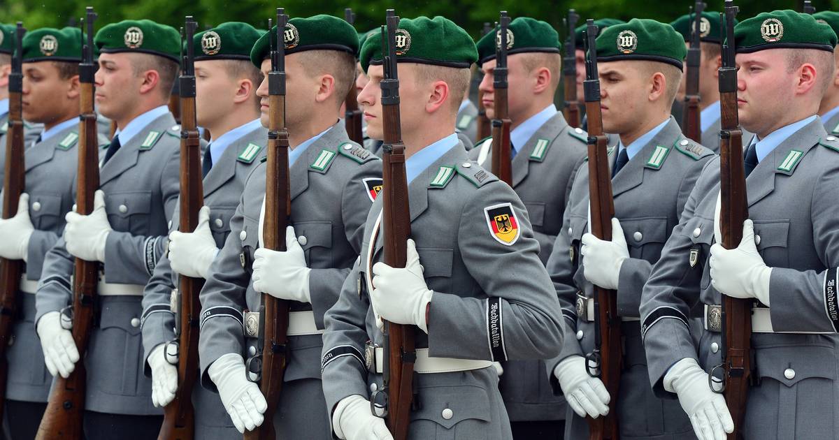 Bundeswehr feiert Nazi-Uniform auf Instagram als "retro" und