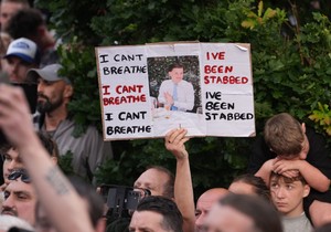 Protest u Sautemptonu 2. juna nakon ubistva 18-godišnjeg Henrija Novaka