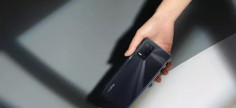 Realme X7 Max 5G pokazał się na zdjęciach z unboxingu