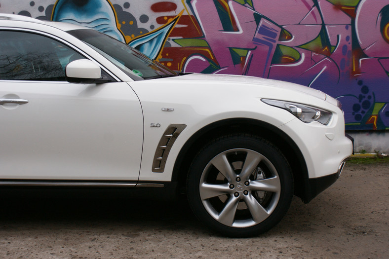 Infiniti QX70 S