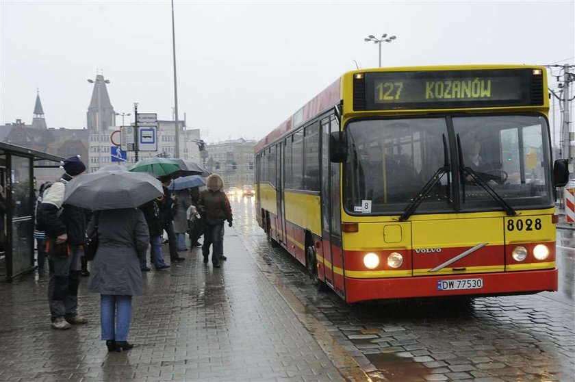 Auta przyspieszą kosztem pasażerów