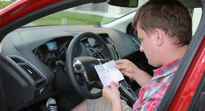 Chcesz przejąć od rodziny auto? Która opcja jest podatkowo korzystniejsza: zakup czy darowizna?