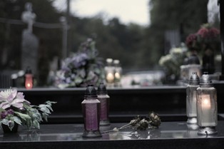 O polityce robionej na grobach i trumnach. Już w poniedziałek pierwsze ekshumacje
