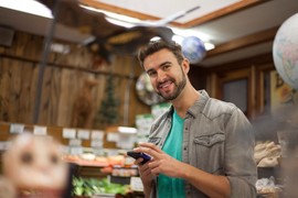 Je l' realno da još postoje takve ZATUCANE NJUŠKE: Muž otišao u prodavnicu da kupi ženi uloške, a onda je dobio komentar koji je sve žene RAZBESNEO