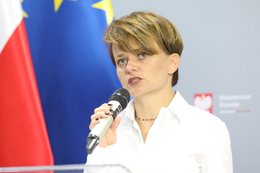 6 mln zł "dodatkowych świadczeń" dla pracowników resortu rozwoju. Jadwiga Emilewicz: to forma podziękowania