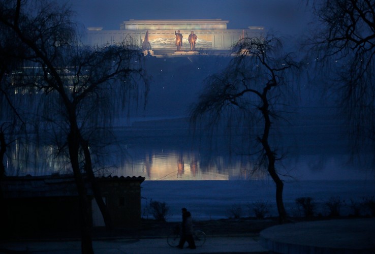 Pjongjang nocą. Ciemno, pusto, przygnębiająco