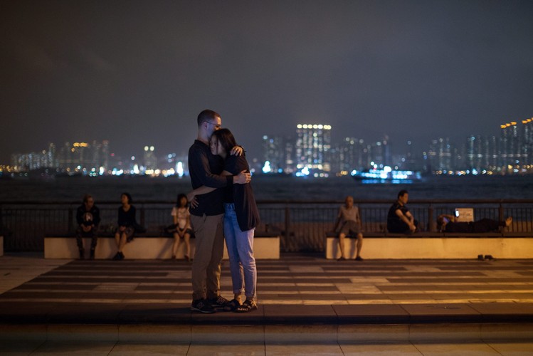 Świat w szoku po zamachach w Paryżu