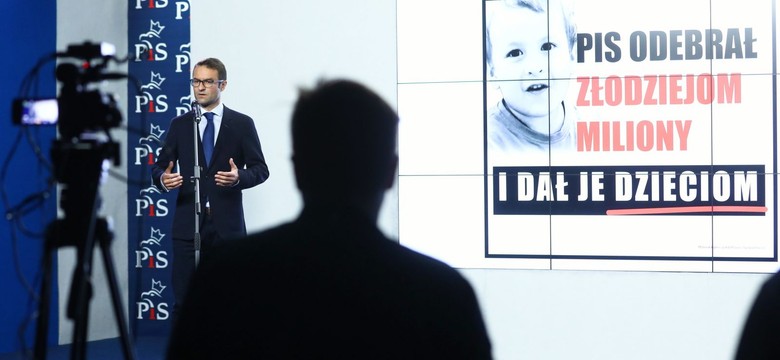 Wojna billboardowa PiS-PO. Opozycja kontratakuje: To haniebne, obrażacie Polaków, a wasze dzieci siedzą w państwowych spółkach