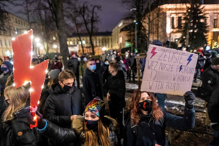 "Kartonowy" protest - zobacz, co działo się w Polsce po publikacji uzasadnienia wyroku