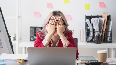 to już upiorna epidemia stresu i wypalenia pracą rozlewa się po polsce. „w niedzielę po południu chce mi się rzygać”