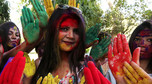 epa06570312 - INDIA HOLI FESTIVAL (Holi festival in Bhopal )