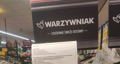 Wpadka w Biedronce. Ta kartka nie powinna się tu znaleźć. "Poufne"