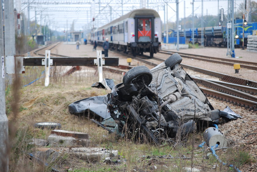 Wypadek na przejeździe kolejowym w Woli Rzędzińskiej