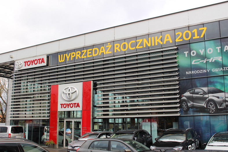 Toyota rozpoczęła wyprzedaż rocznika 2017