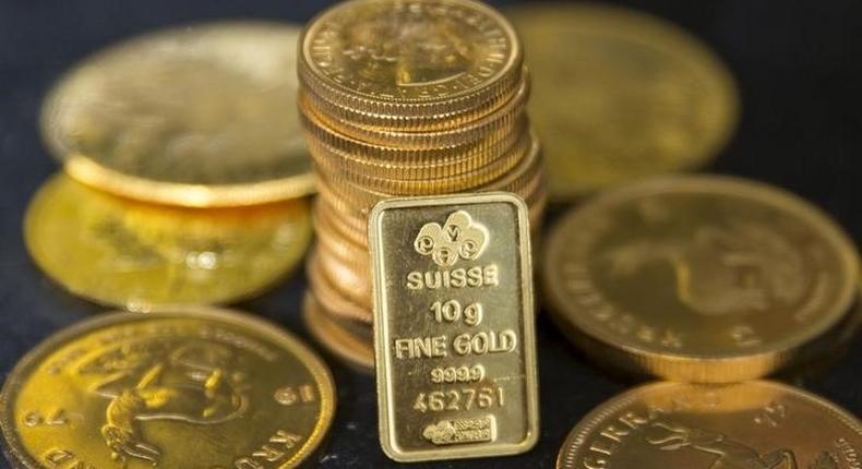 Gold bullion is displayed at Hatton Garden Metals precious metal dealers in London, Britain July 21, 2015. 