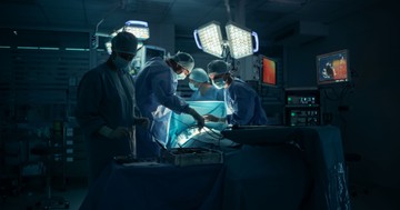 Klarinéton játszott műtét közben a Parkinson-kóros beteg