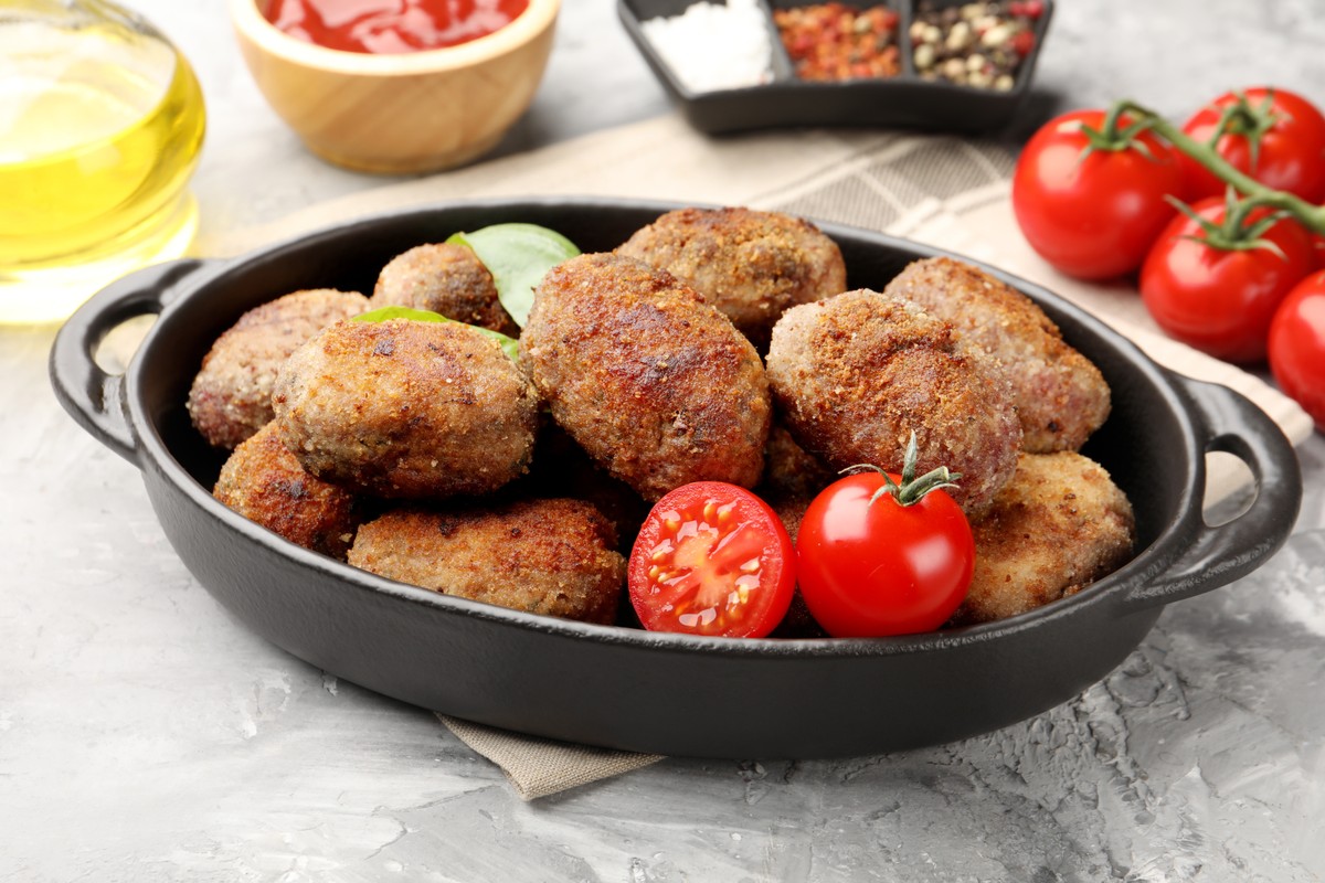 Kotlety mielone z pyszny, roztopionym serem w środku