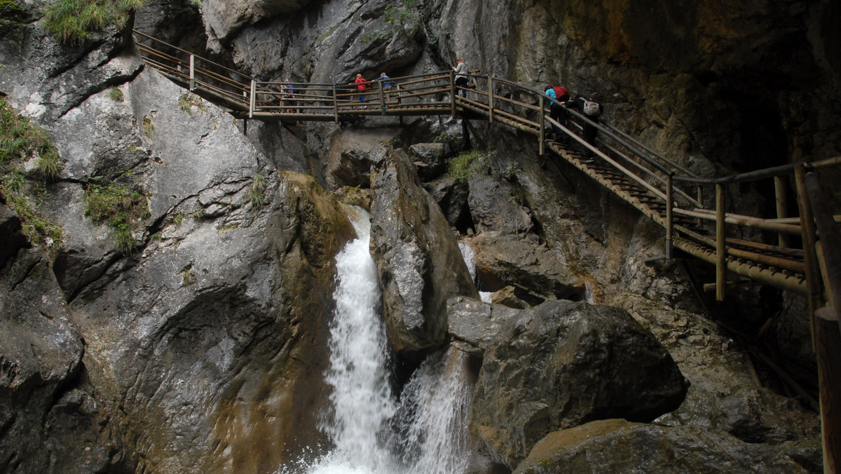 Obryw skał w wąwozie Baerenschuetzklamm (Austria)