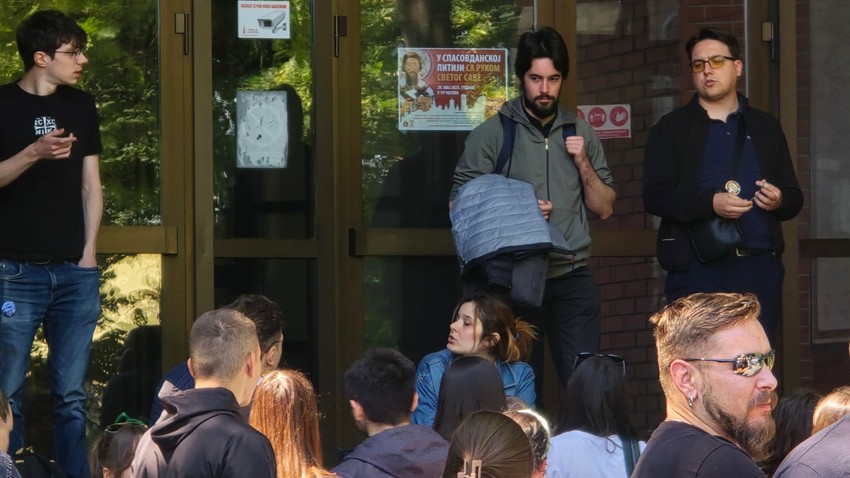 Grupa studenta blokirala je ulaz u zgradu fakulteta