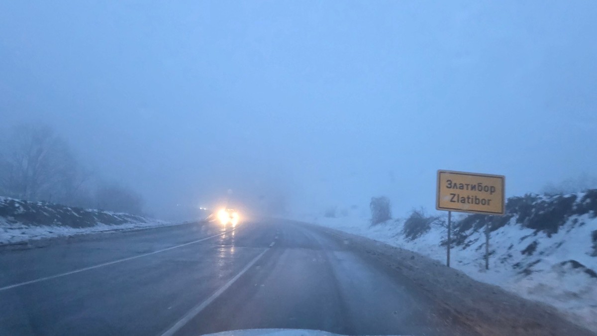 DVE OPASNOSTI VREBAJU VOZAČE U SRBIJI Hitno upozorenje AMSS: Ne menjajte zimske gume, sneg će JOŠ PADATI