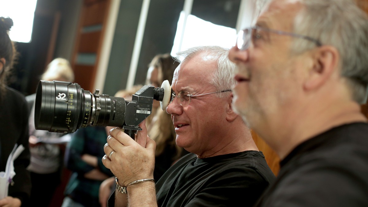 Michael Coulter, nominowany do Oscara za zdjęcia do "Rozważnej i romantycznej" brytyjski operator, twórca zdjęć do takich filmów jak "Cztery wesela i pogrzeb", "Notting Hill" czy "To właśnie miłość" zrealizował zdjęcia do najnowszej komedii Krzysztofa Langa "Słaba płeć?" (premiera 1 stycznia 2016). Nam opowiadał o tym, jak wyobrażał sobie Polskę, specyfice gatunku, jakim jest komedia romantyczna i jak nominacja do Oscara wpływa na karierę.