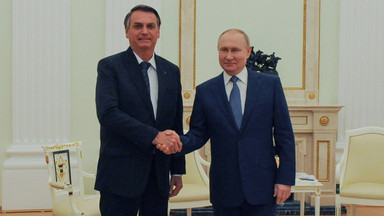 Prezydent Brazylii na Kremlu. Pięć testów na COVID-19, by uścisnąć dłoń Putina