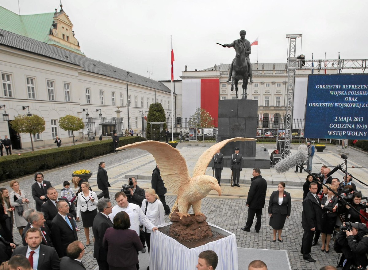 Czekoladowy orzeł przed Pałacedm Prezydenckim