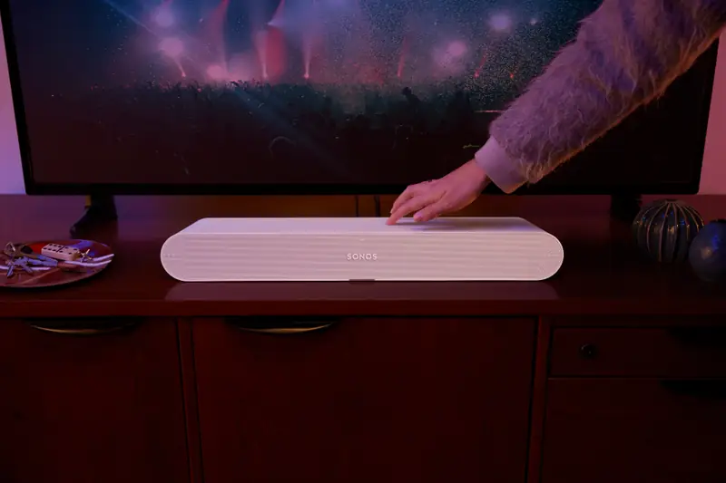 Kompaktowy soundbar Sonos Ray zmieści się pod telewizorem