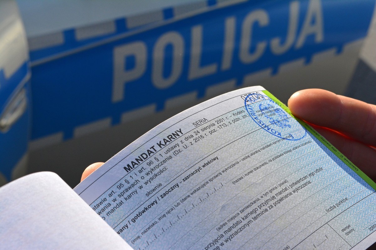 Zatrzymanie prawa jazdy i 2500 zł mandatu. Jakie wykroczenia mogą kosztować najwięcej?