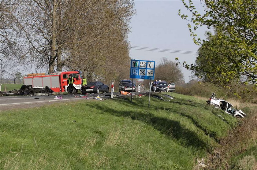 Tragiczny wypadek. 4 osoby nie żyją. Drastyczne zdjęcia