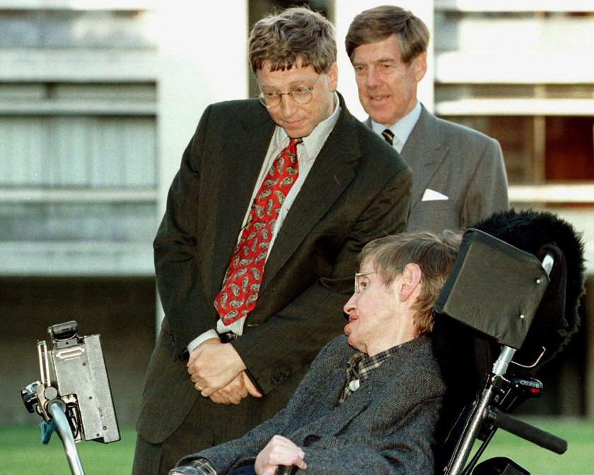 Stephen Hawking nie żyje