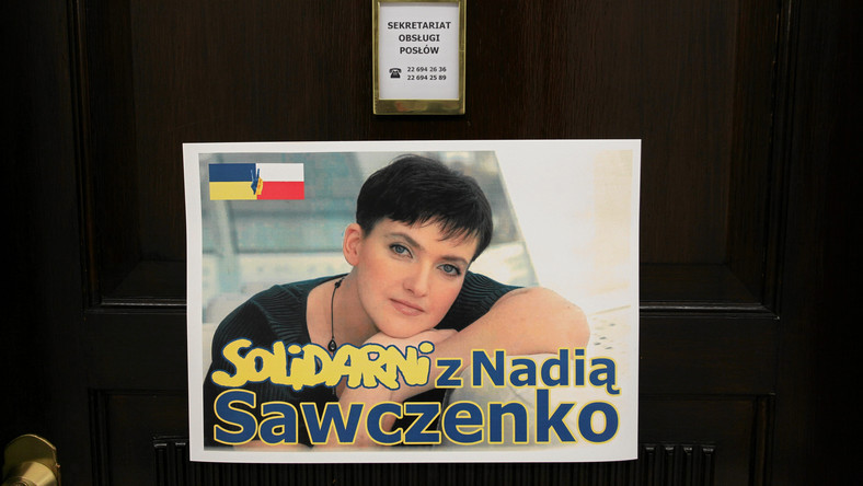 Sąd w Doniecku ogłosił 22 marca wyrok 22 lat ciężkiego więzienia dla pilotki i deputowanej do ukraińskiego parlamentu - Nadii Sawczenko. Skazana nie przyjęła wyroku do wiadomości i oświadczyła, że odrzuca opcję sądzenia przez państwo, które najechało jej ojczyznę.