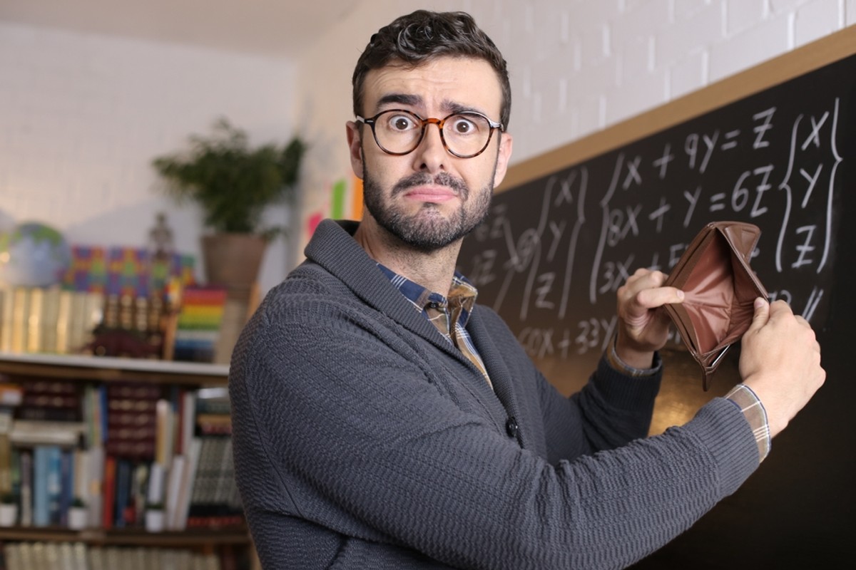 Wysokość wynagrodzeń nauczycieli w tym pensji podstawowej oraz dodatków określa Karta Nauczyciela
