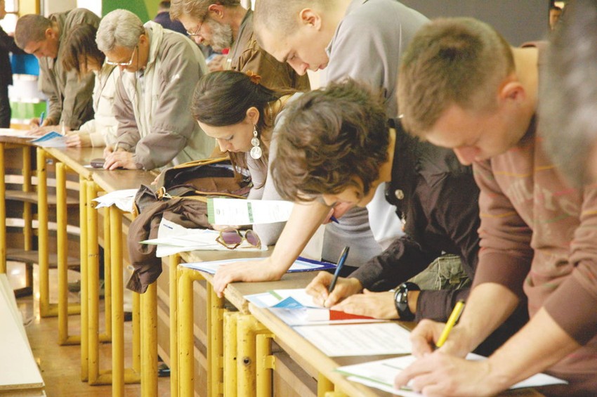 Bespovratne subvencije moraju namenski da se troše: Sajam zapošljavanja   Uz bespovratnu novčanu pomoć mnogi su pokrenuli sopstveni posao ili otvorili nova radna mesta i zaposlili nove radnike. Međutim, ima i onih koji su u sve to ušli nepromišljeno, nisu ispunili ugovorene obaveze, što za sobom povlači i vraćanje dela subvencija.