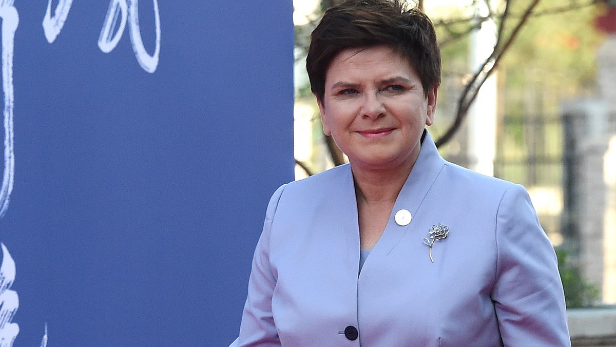 Próba zamachu stanu w Turcji była głównym tematem rozmowy premier Beaty Szydło z kanclerz Niemiec Angelą Merkel. Doszło do niej na marginesie szczytu Azji i Europy ASEM w stolicy Mongolii Ułan Bator, podczas którego szefowie państw UE zadeklarowali wsparcie dla rządów w Turcji.