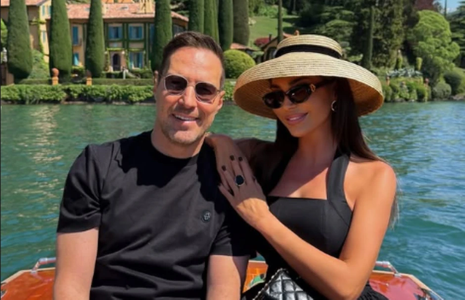 Pevač ima najfatalniju ženu na estradi: Ona u stajlingu od 6.000 evra