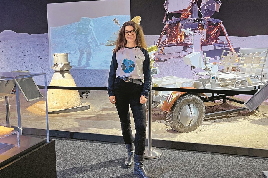 Ewelina Janota angażuje się w projekty związane z obserwacją tzw. Space Debris, czyli śmieci kosmicznych krążących wokół Ziemi.